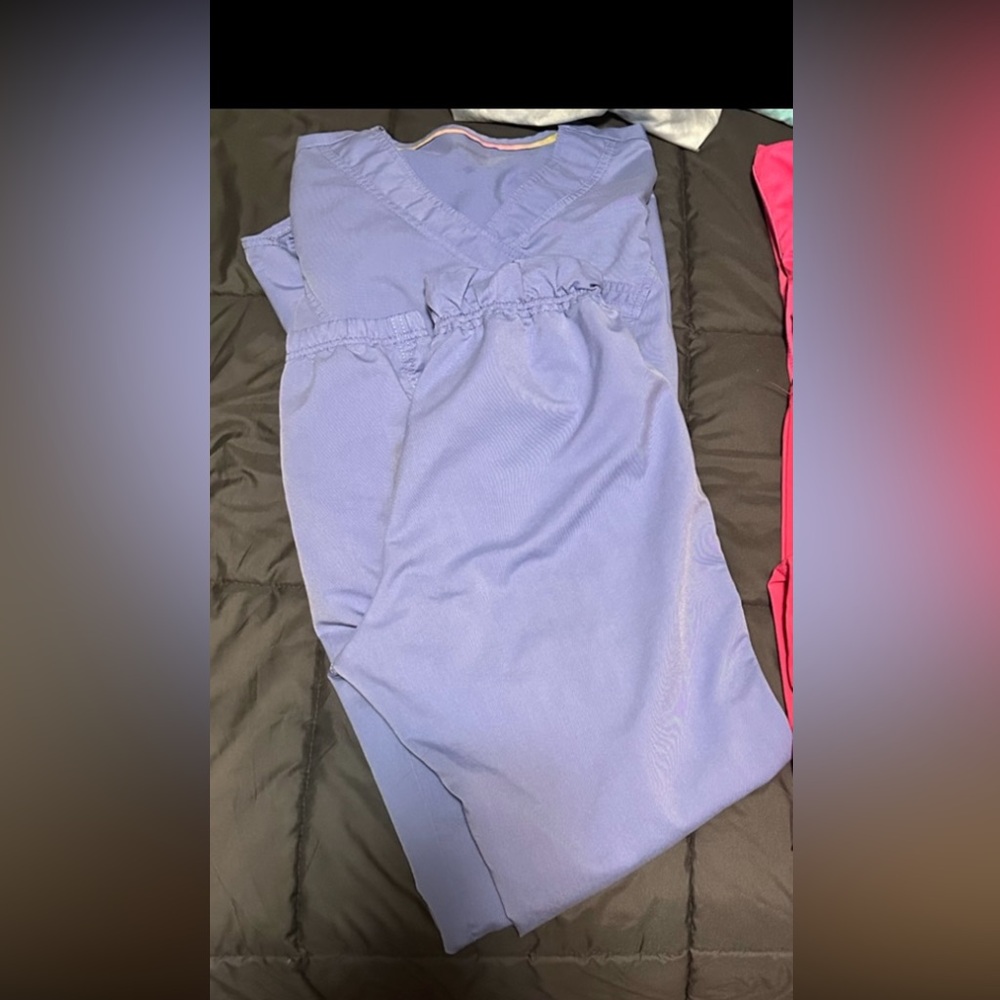 Scrub set